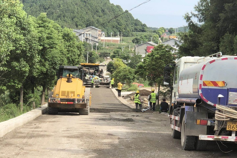 路橋集團搶晴天、戰(zhàn)雨天、斗夜間  全力以赴推進國道347項目建設